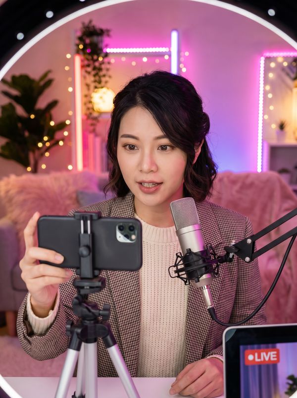 今日看料原创视频-甜美主播直播分享